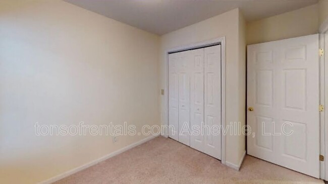 Building Photo - 98 Rotunda Cir