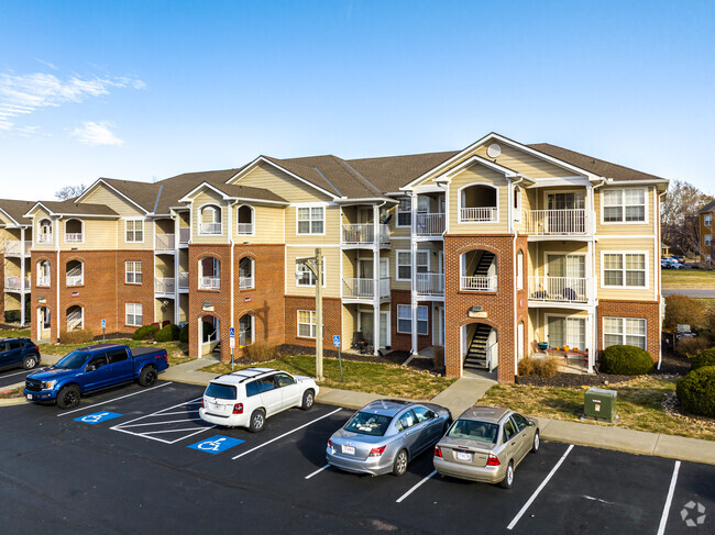 Building Photo - Clay Terrace