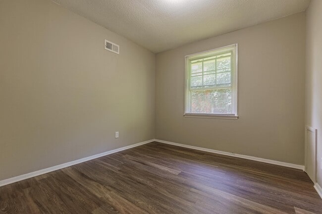 Building Photo - 1024 Mendenhall Cove