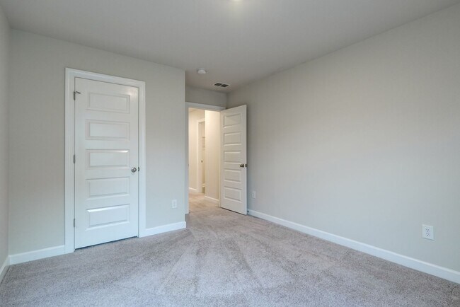 Building Photo - 123 Mainsail Wy