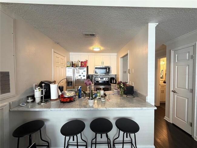 Building Photo - 800 S Dakota Ave