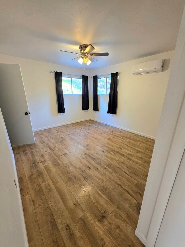 Building Photo - Charming 2 Bedroom on Acreage