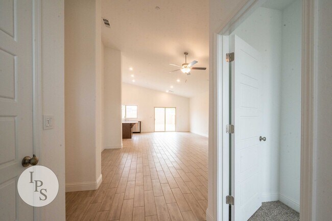 Building Photo - 352 N Millard Ave