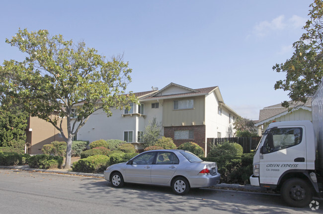 Building Photo - 653 Kirkland Dr