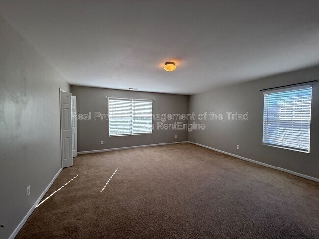 Building Photo - 5207 Silverbrook Dr