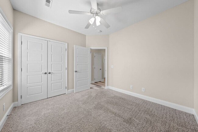 Building Photo - Pet Friendly Three Bedroom with Bonus!