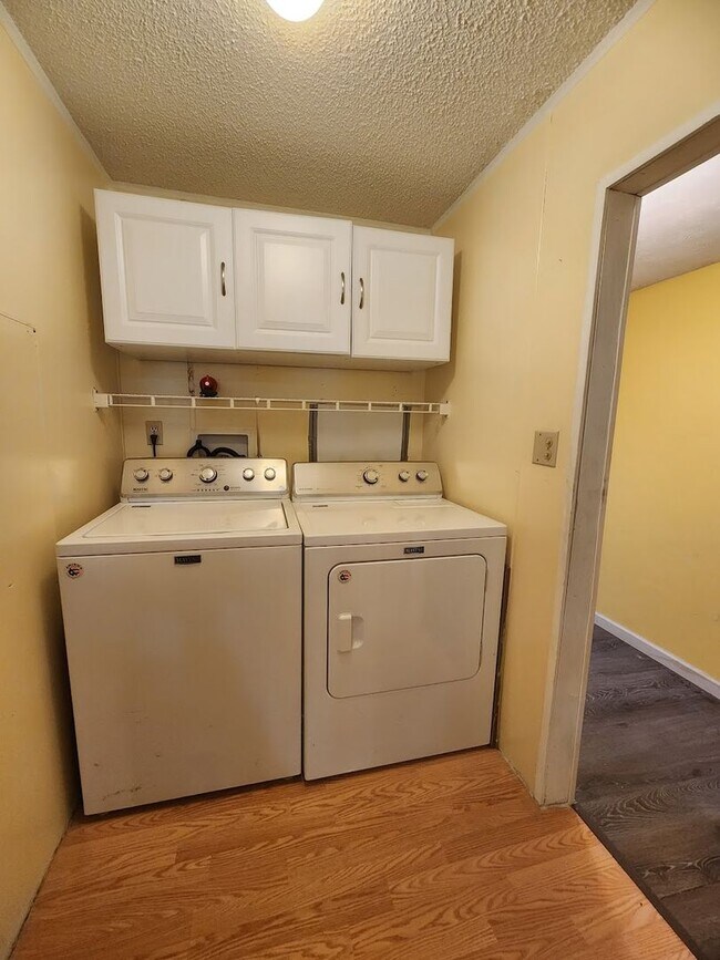 Building Photo - 2br - 2 Bed 2 Bath with Bonus space and 11x20 shed