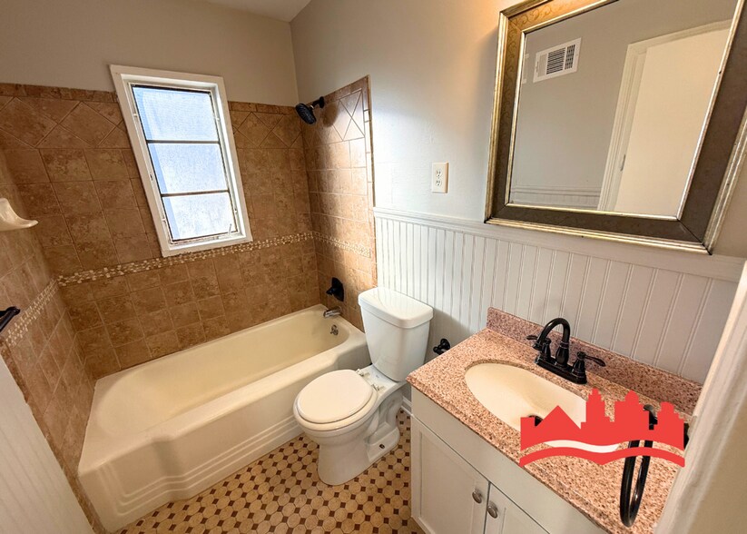 Building Photo - Welcome to this charming 3-bedroom, 1-bathroom home located in the vibrant city of Memphis, TN