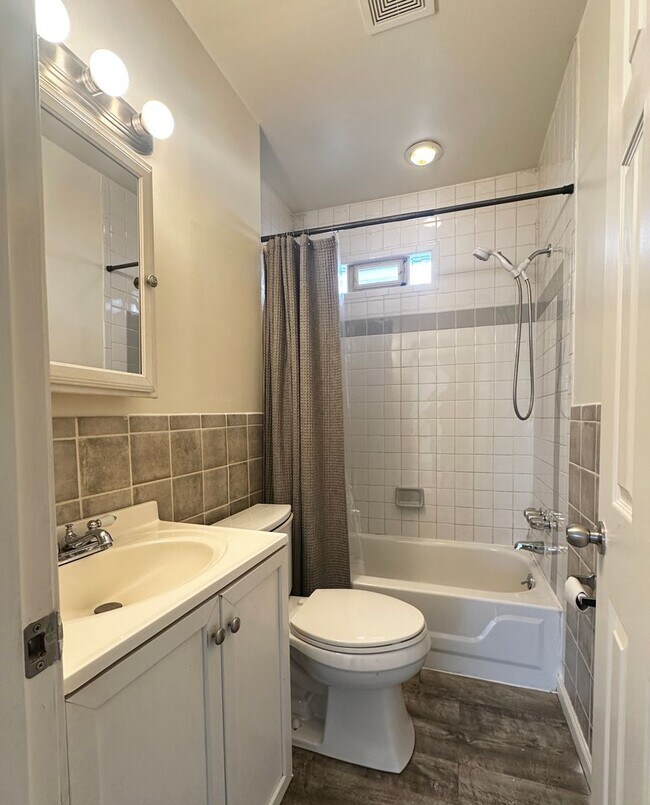 Building Photo - Move-In Ready 3 Bedroom, 1 Bathroom Home in Westland!