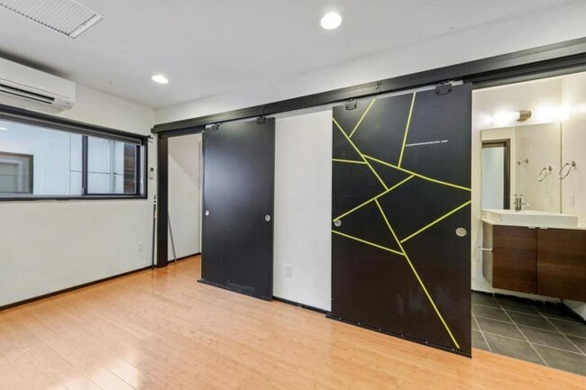 Building Photo - 1 bedroom in Seattle WA 98108
