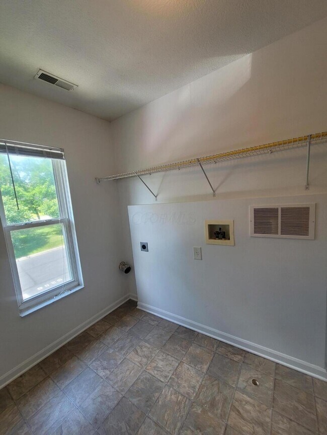 Building Photo - 6282 Edgecreek Ln