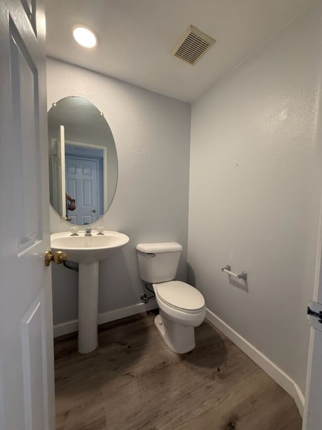 Building Photo - Nicely Renovated Home in Gated Community -...