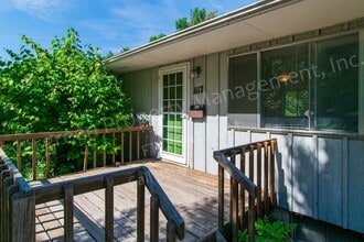 Building Photo - 1117 Fairview Dr