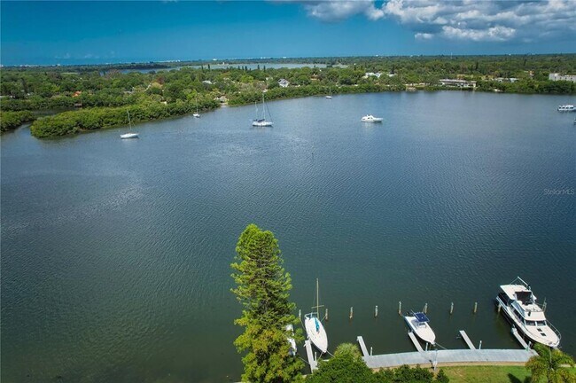 Building Photo - 165 Pompano Dr SE