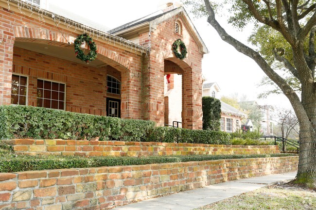 Building Photo - Braeswood Park Condominiums