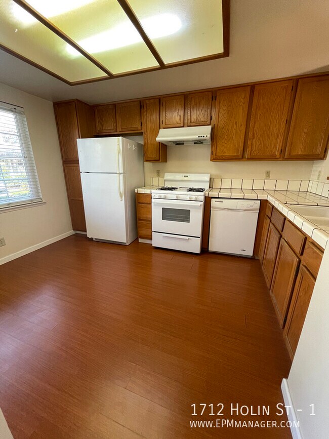 Building Photo - 1712 Holin St