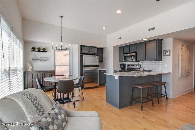 Building Photo - 10605 Meeting St