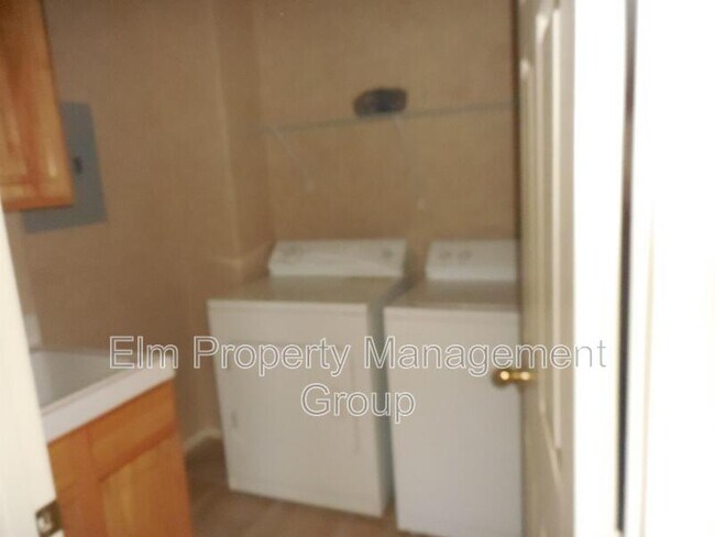 Building Photo - 3555 Meridale Dr