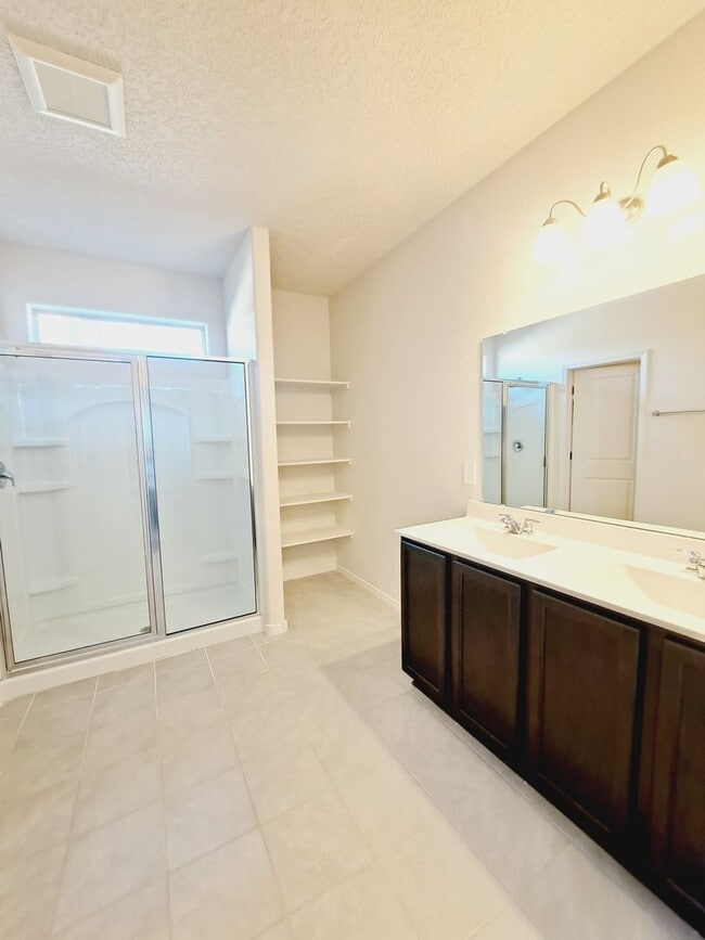 Building Photo - Energy Efficient Home 3bed 2 bath in Huning.