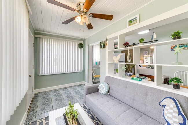 Building Photo - 340 78th Ave