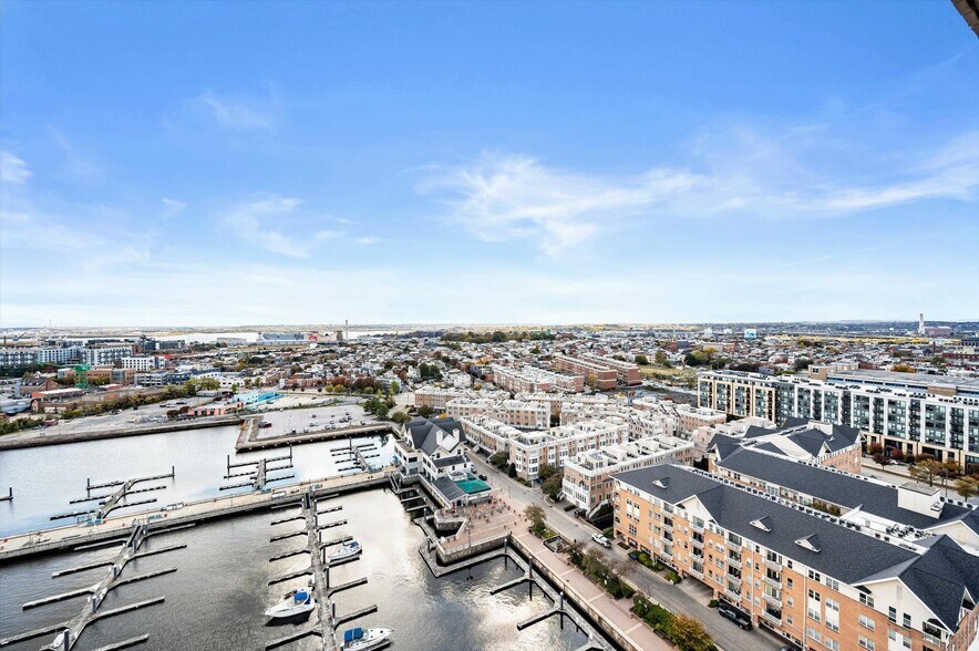 Building Photo - 100 Harborview Dr