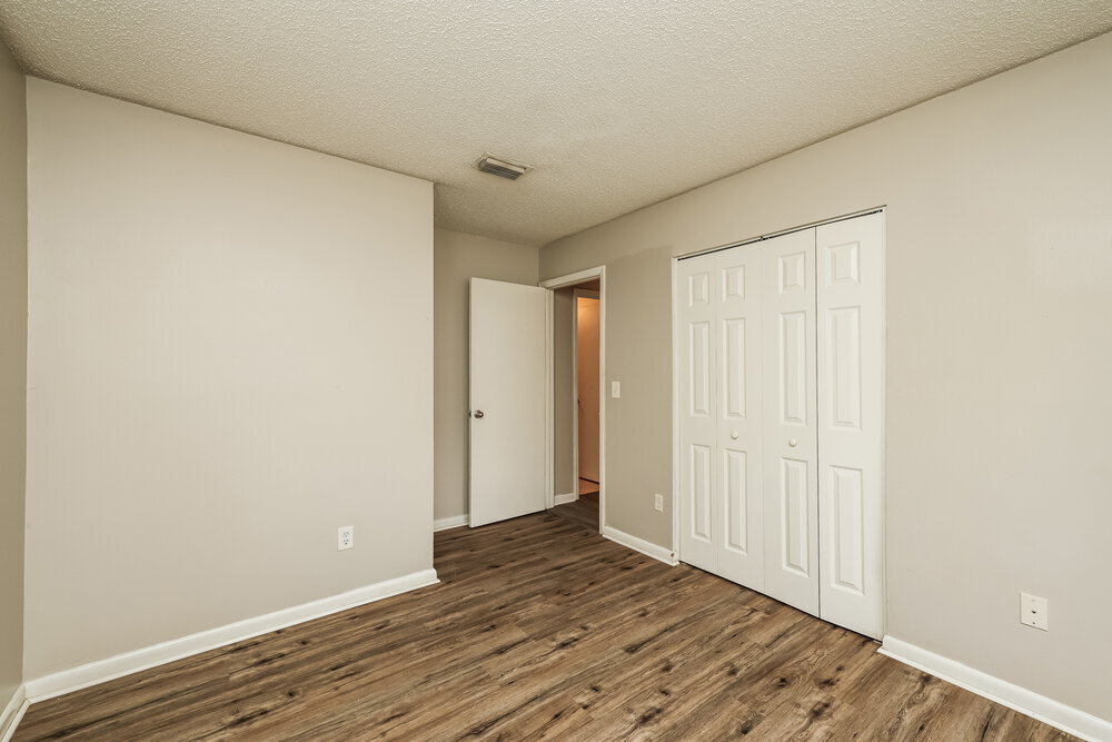 Building Photo - 317 Regal Park Dr