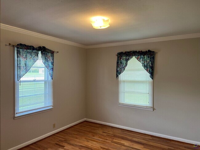 Building Photo - 482 Lake Joy Rd