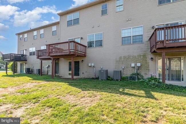 Building Photo - 6315 Creekbend Dr
