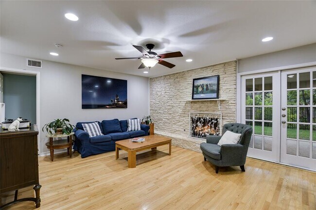 Building Photo - 7615 Rockpoint Dr