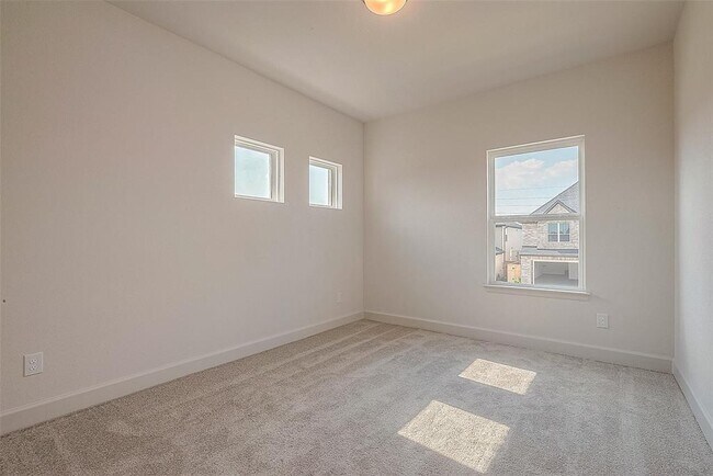Building Photo - 29803 Breezy Pnes Lp