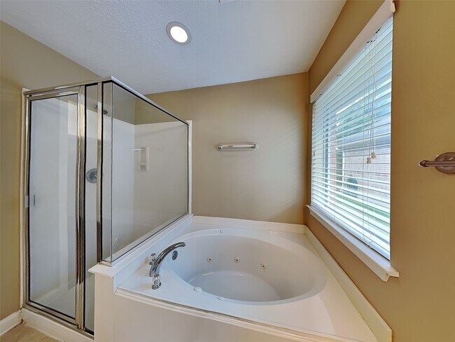 Building Photo - 26881 Armor Oaks Dr