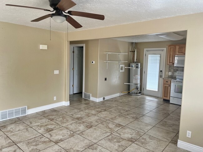 Building Photo - 407 E 400 S