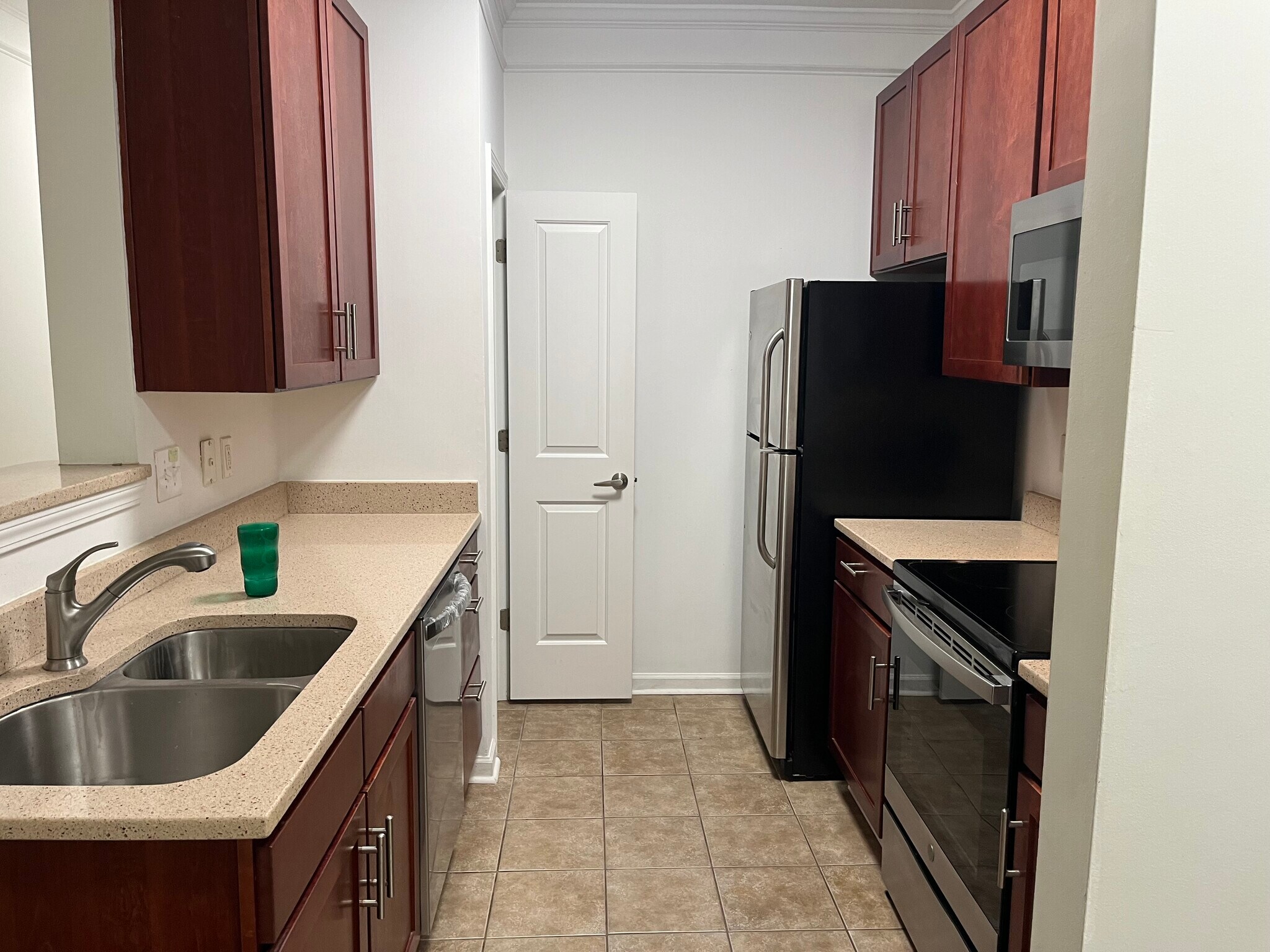 Kitchen - 1755 Central Park Rd