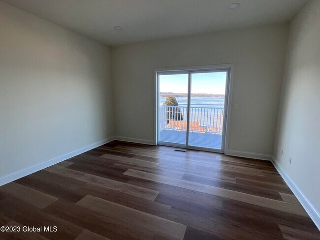 Building Photo - 544 NY-9P