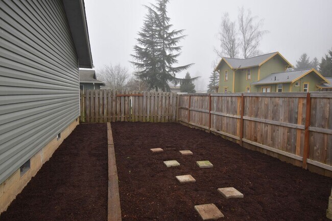 Building Photo - Modern home tucked away in the adorable little town of Brownsville.