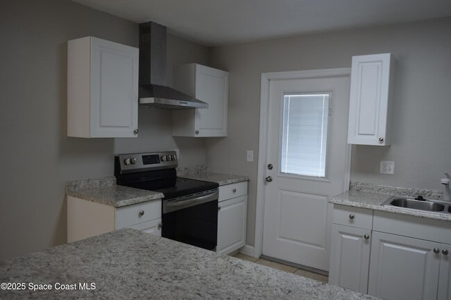 Building Photo - 1657 Norwood St NE