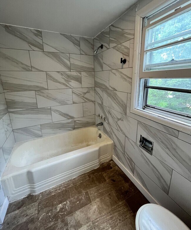 Building Photo - 802-806 Cedar