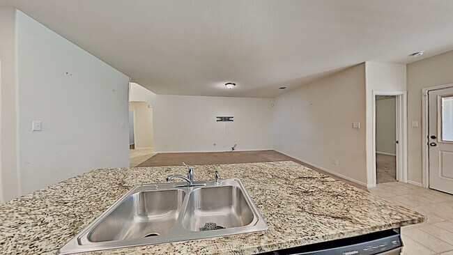 Building Photo - Spacious 4-Bed Home with Community Pool in Crowley