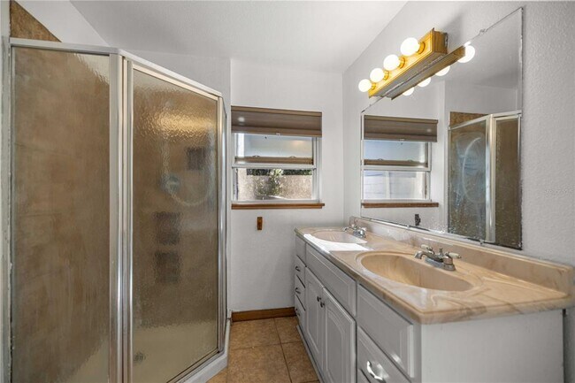 Building Photo - 3821 SW 7th Avenue Rd