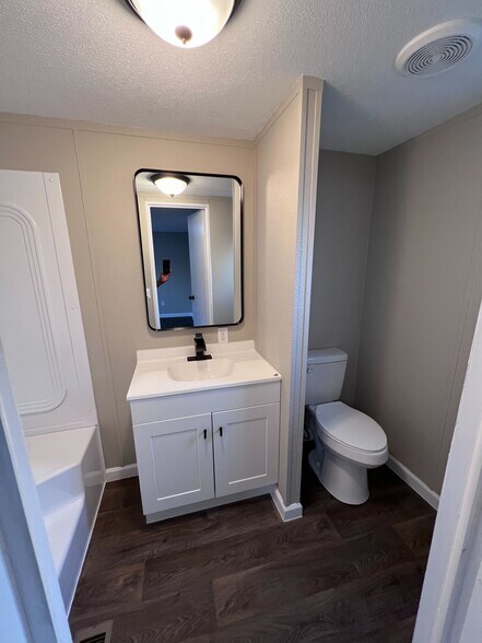 Building Photo - 215 Comanche Trail