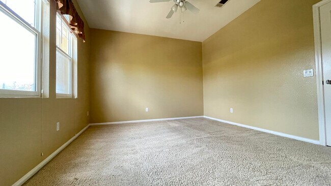 Building Photo - 13325 Calle Del Campo