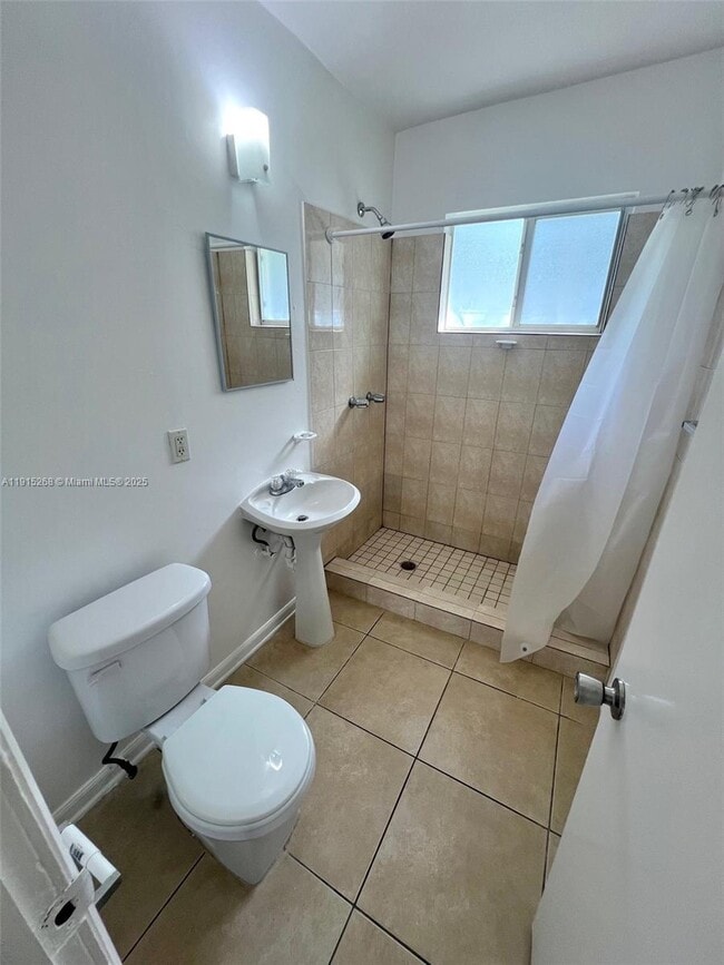 Building Photo - 692 NE 85th St