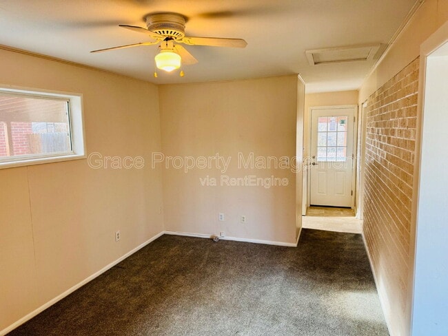 Building Photo - 411 S Simms St