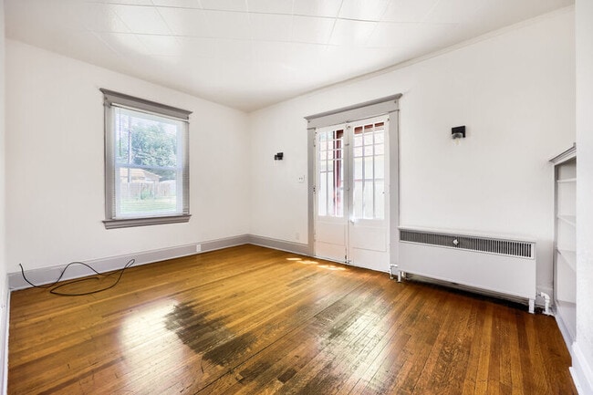 Building Photo - 2440 E Willamette Ave