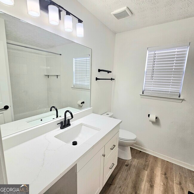 Building Photo - 1308 Gates Cir SE