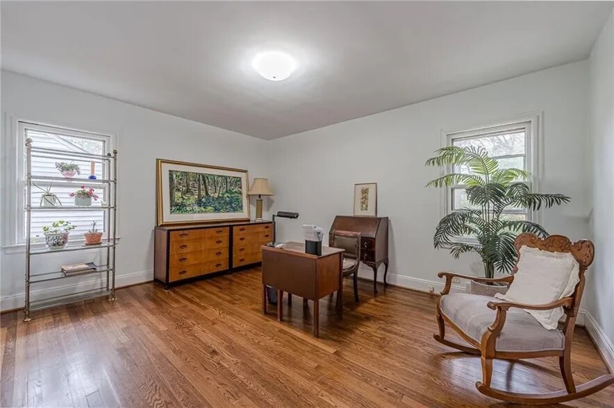 Building Photo - 4300 Rickenbacker Way NE