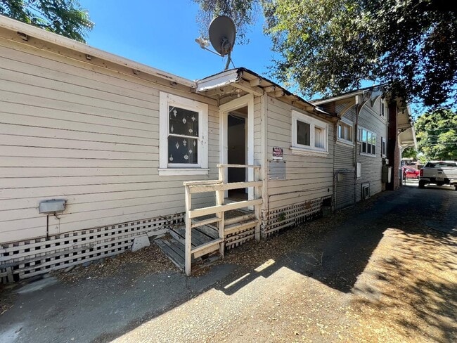 Building Photo - 362 S Willard Ave