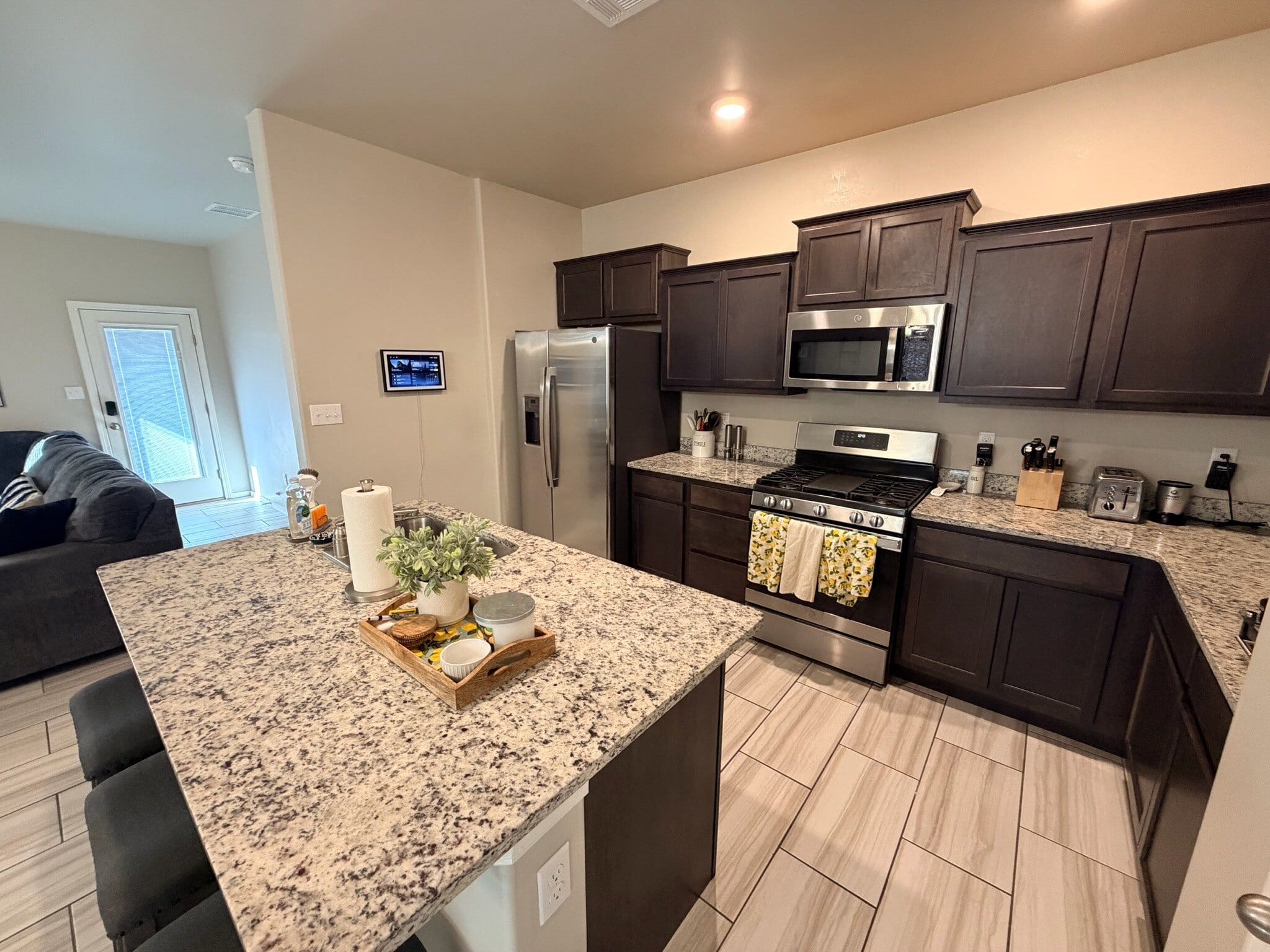 Building Photo - 1418 Santa Thomas St