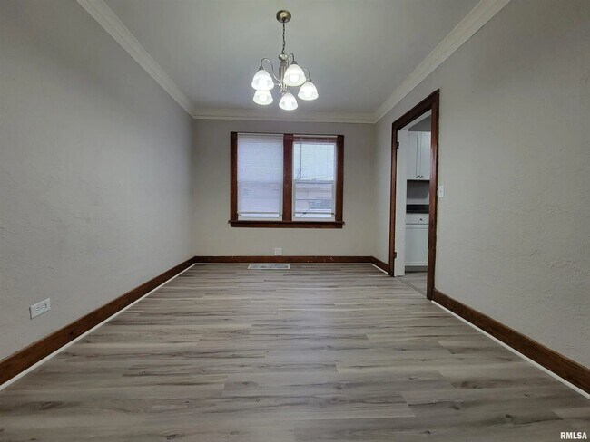 Building Photo - 2807 N Dechman Ave