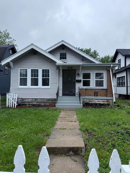 Building Photo - 648 N Oakland Ave